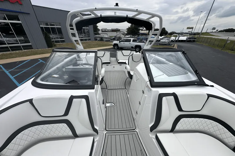 Slide: The Image of Yamaha 252S 2025 - 7