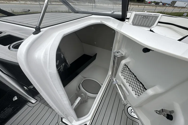 Slide: The Image of Yamaha 252S 2025 - 8