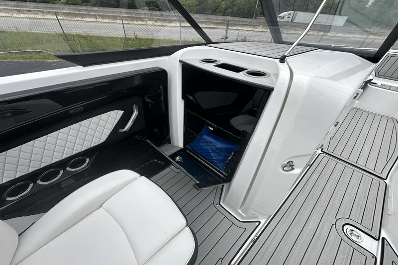 Slide: The Image of Yamaha 252S 2025 - 9