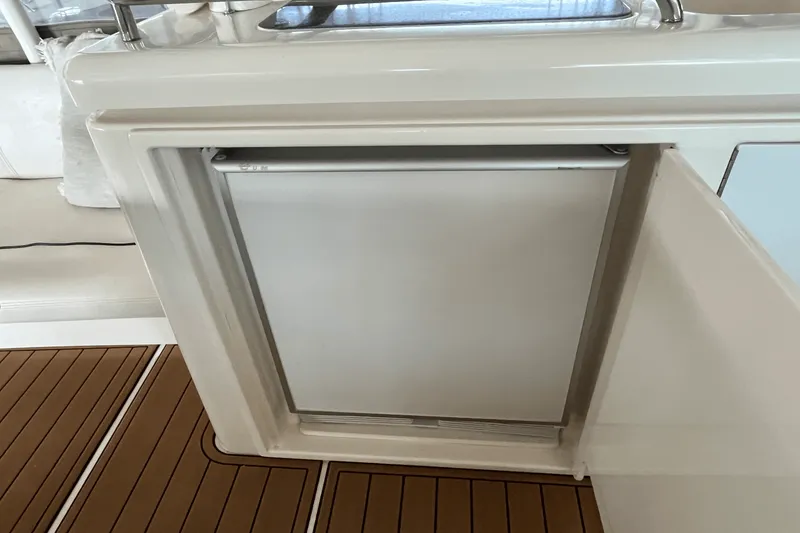 Slide: The Image of Cruisers Yachts 415 EXPRESS MOTOR YACHT 2006 - 15