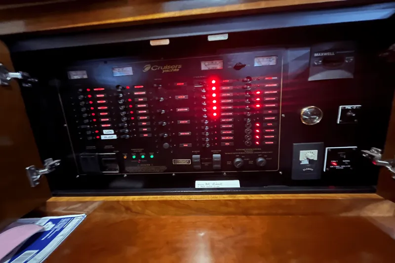 Slide: The Image of Cruisers Yachts 415 EXPRESS MOTOR YACHT 2006 - 37