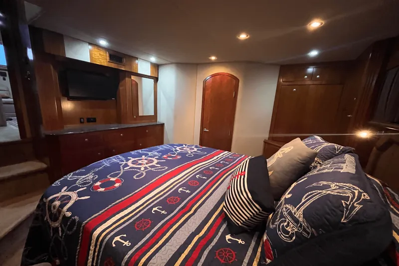 Slide: The Image of Cruisers Yachts 415 EXPRESS MOTOR YACHT 2006 - 40