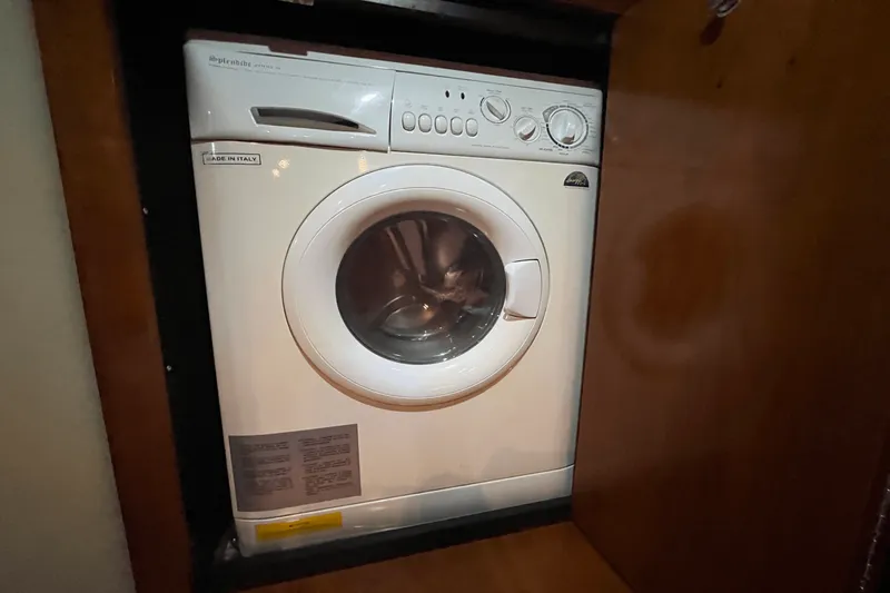 Slide: The Image of Cruisers Yachts 415 EXPRESS MOTOR YACHT 2006 - 41