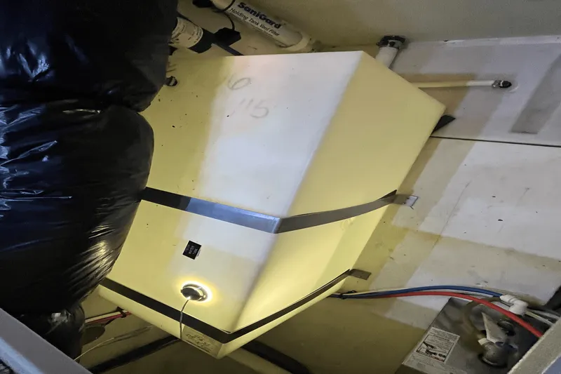 Slide: The Image of Cruisers Yachts 415 EXPRESS MOTOR YACHT 2006 - 59