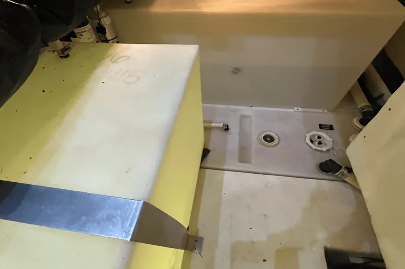 Slide: The Image of Cruisers Yachts 415 EXPRESS MOTOR YACHT 2006 - 61