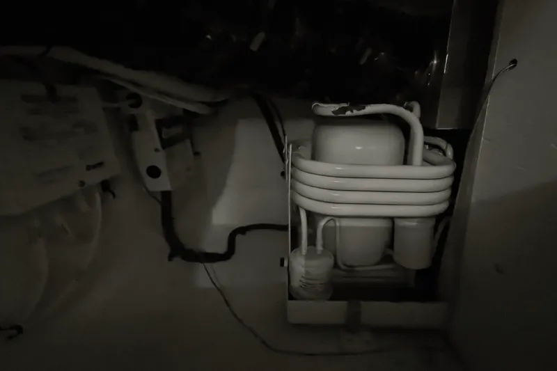 Slide: The Image of Cruisers Yachts 415 EXPRESS MOTOR YACHT 2006 - 62