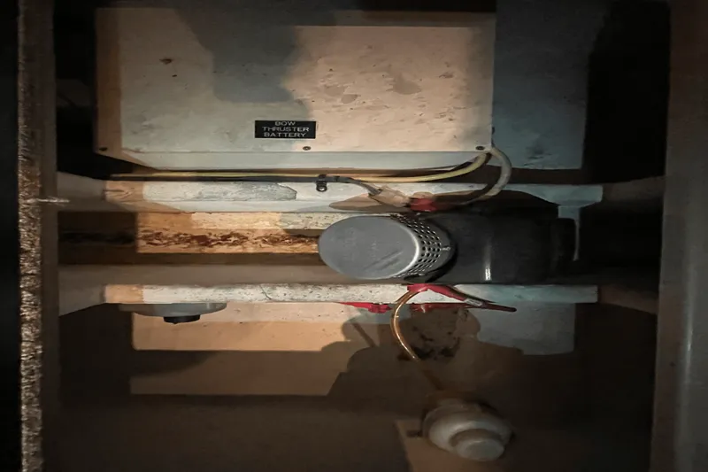 Slide: The Image of Cruisers Yachts 415 EXPRESS MOTOR YACHT 2006 - 63