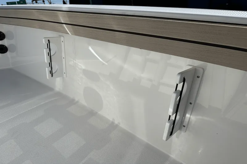 Slide: The Image of Yamaha 190 FSH Sport 2025 - 14