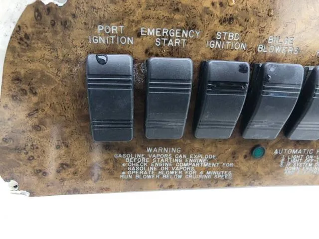 Slide: The Image of Sea Ray 330 Sundancer 1995 - 10549887