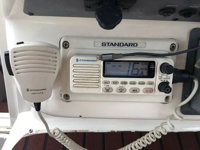 Slide: The Image of Sea Ray 330 Sundancer 1995 - 10549894