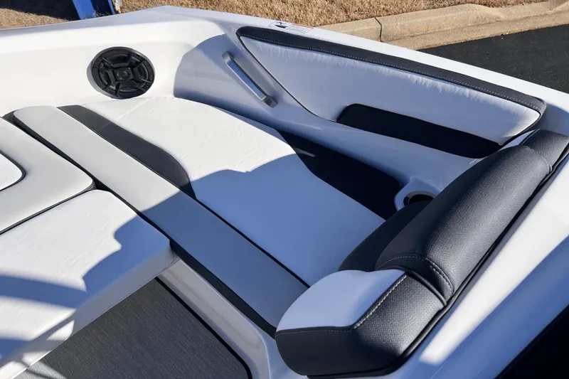 Slide: The Image of Yamaha AR195 2025 - 10