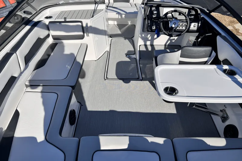 Slide: The Image of Yamaha AR195 2025 - 14