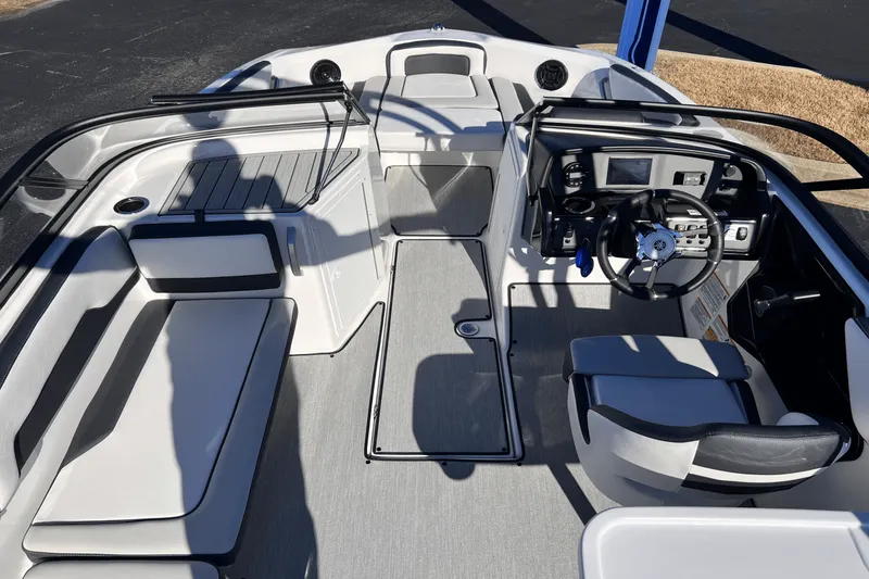 Slide: The Image of Yamaha AR195 2025 - 15