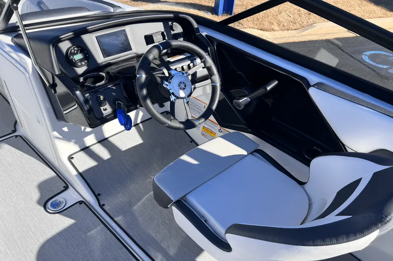 Slide: The Image of Yamaha AR195 2025 - 6