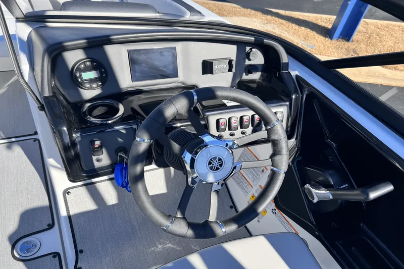 Slide: The Image of Yamaha AR195 2025 - 7