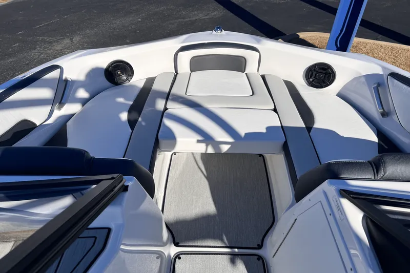 Slide: The Image of Yamaha AR195 2025 - 8