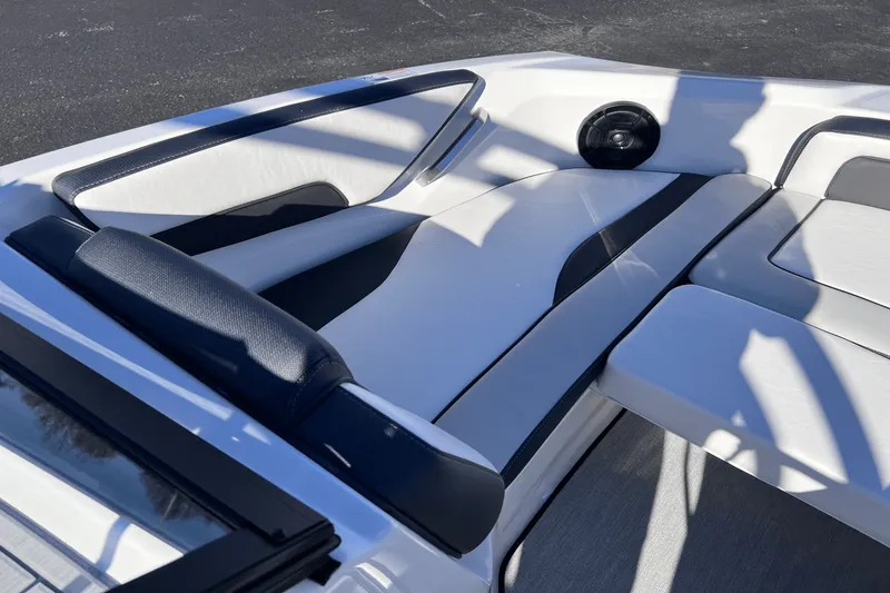 Slide: The Image of Yamaha AR195 2025 - 9