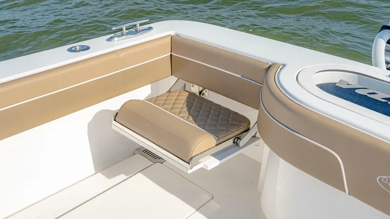 Slide: The Image of Valhalla Boatworks V33 Center Console 2025 - 4741738
