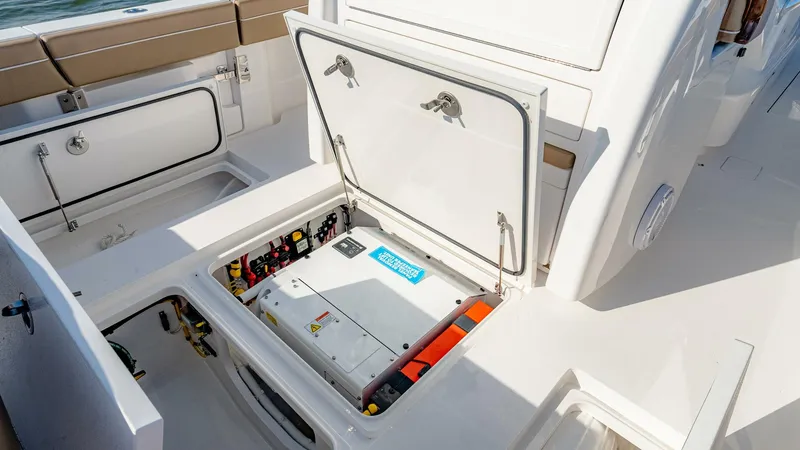 Slide: The Image of Valhalla Boatworks V33 Center Console 2025 - 4741730