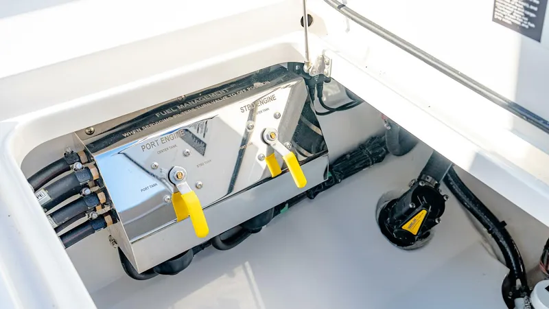 Slide: The Image of Valhalla Boatworks V33 Center Console 2025 - 4741762