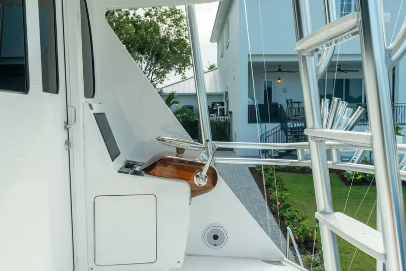 Slide: The Image of Viking 68 Enclosed Bridge 2026 - 5718184