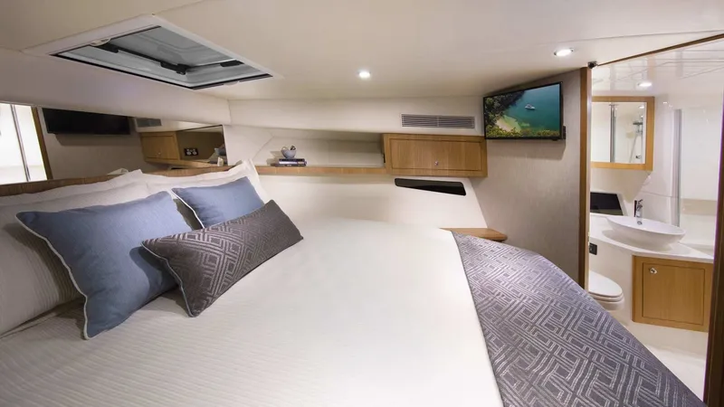 Slide: The Image of Riviera 39 Open Flybridge 2026 - 1249867