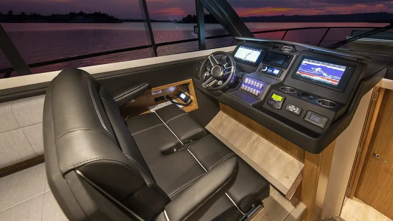 Slide: The Image of Riviera 39 Open Flybridge 2026 - 1249870