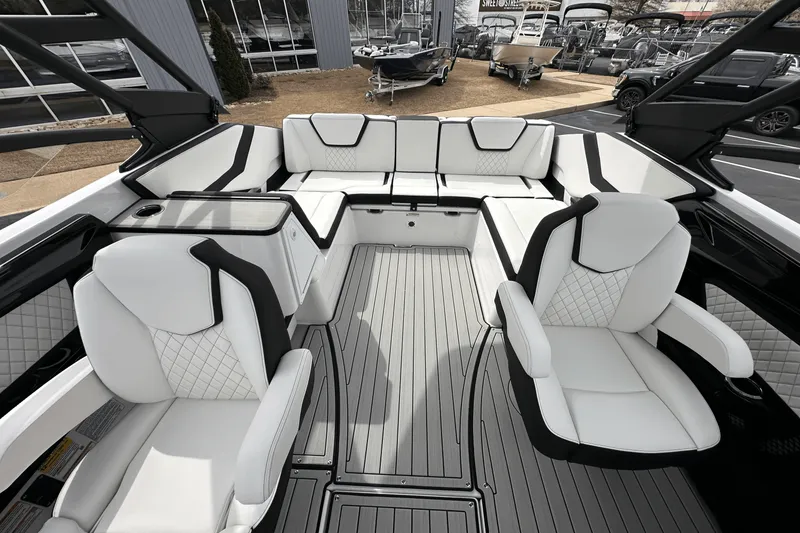 Slide: The Image of Yamaha 252SE 2025 - 11