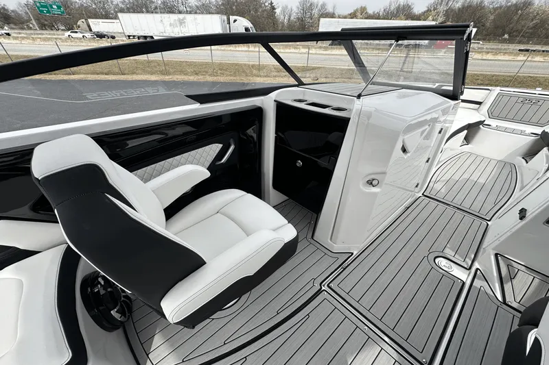 Slide: The Image of Yamaha 252SE 2025 - 15