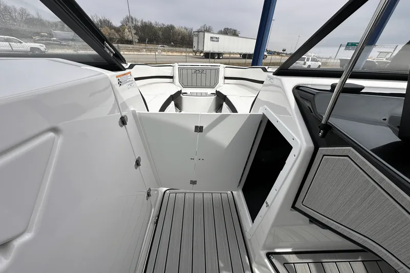 Slide: The Image of Yamaha 252SE 2025 - 19