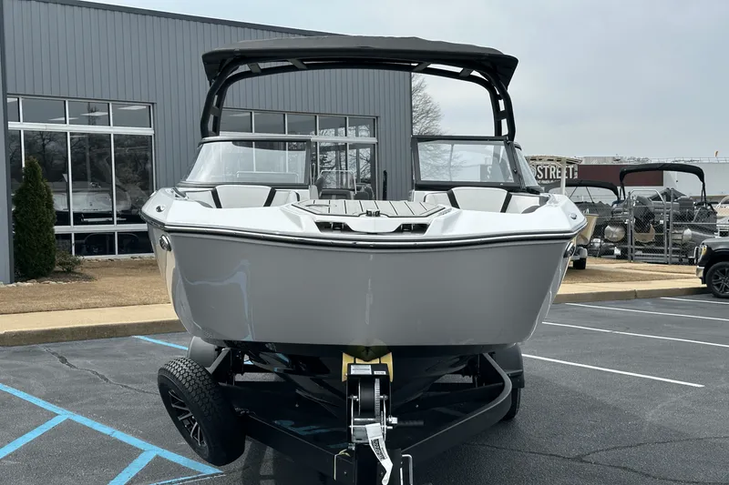 Slide: The Image of Yamaha 252SE 2025 - 2