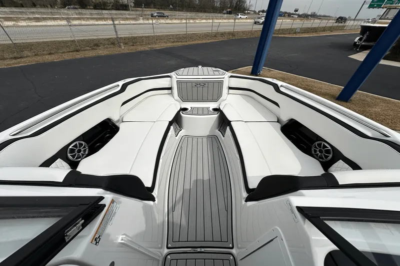 Slide: The Image of Yamaha 252SE 2025 - 20