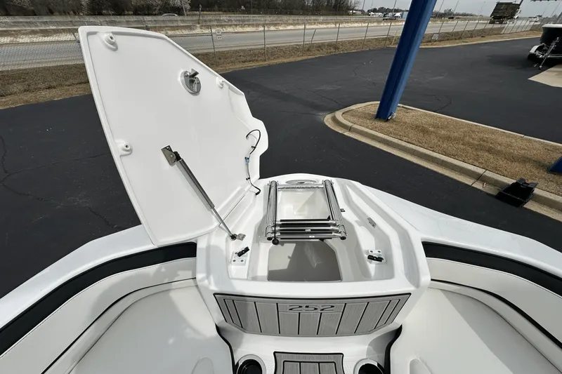 Slide: The Image of Yamaha 252SE 2025 - 21