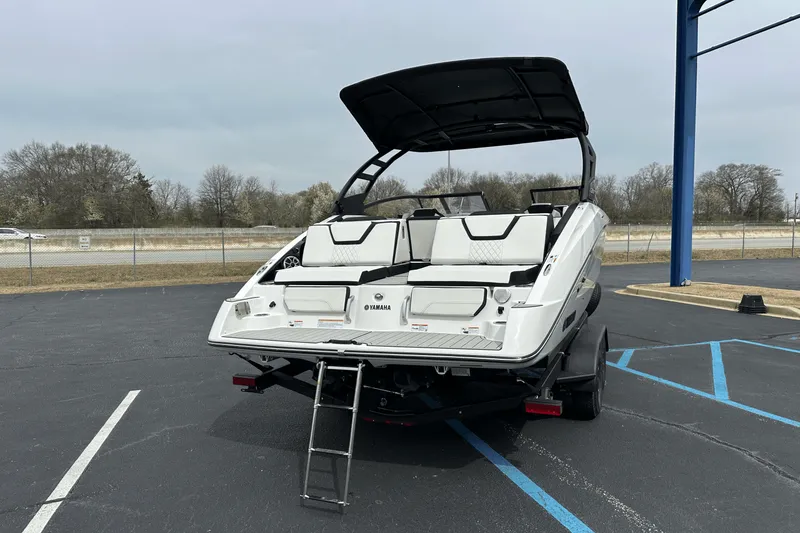 Slide: The Image of Yamaha 252SE 2025 - 6