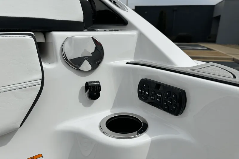 Slide: The Image of Yamaha 252SE 2025 - 7