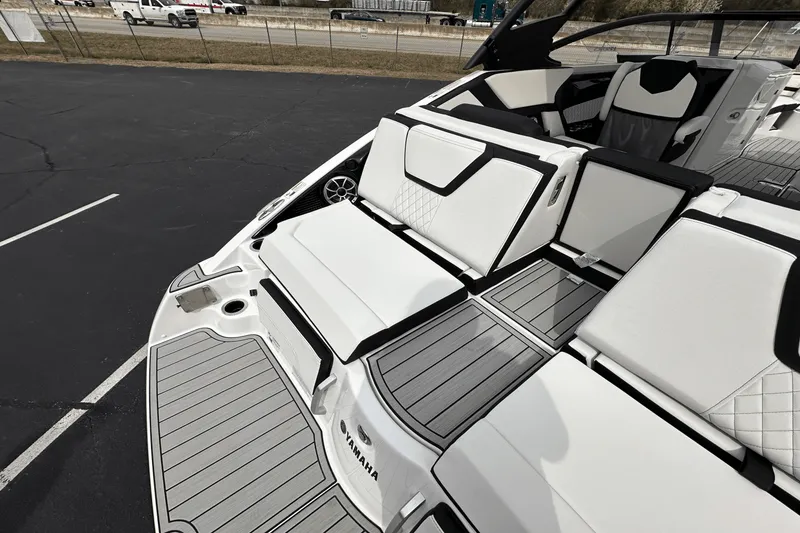 Slide: The Image of Yamaha 252SE 2025 - 8