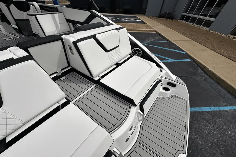 Slide: The Image of Yamaha 252SE 2025 - 9