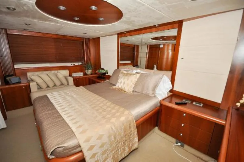 Slide: The Image of Sunseeker Predator 2006 - 1275079