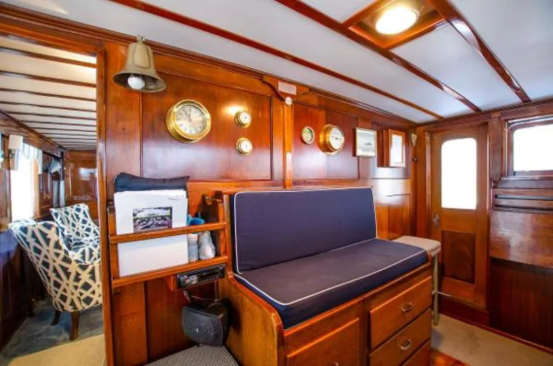 Slide: The Image of Trumpy Cruiser 1954 - 1275230