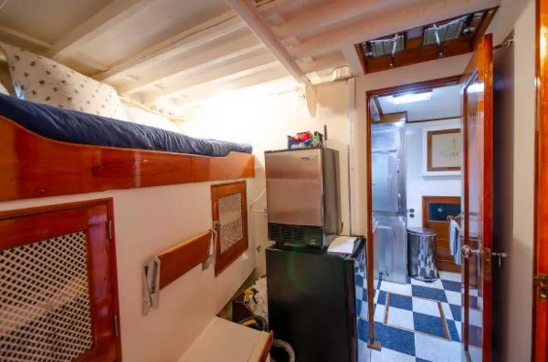 Slide: The Image of Trumpy Cruiser 1954 - 1275237