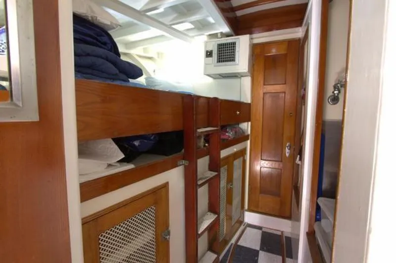 Slide: The Image of Trumpy Cruiser 1954 - 1275238