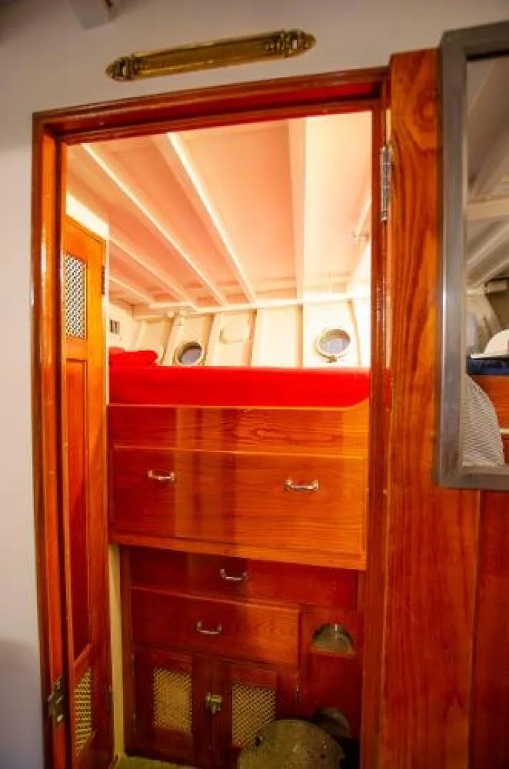 Slide: The Image of Trumpy Cruiser 1954 - 1275240