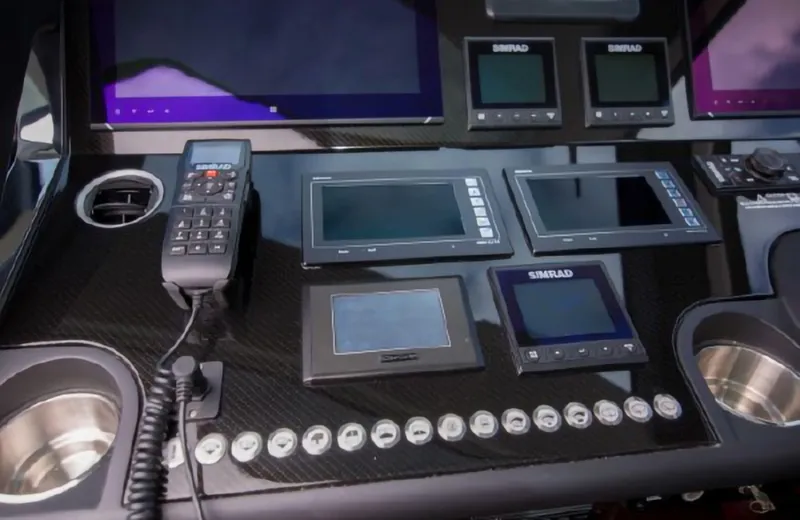 Slide: The Image of Sunseeker Predator 2018 - 1563382