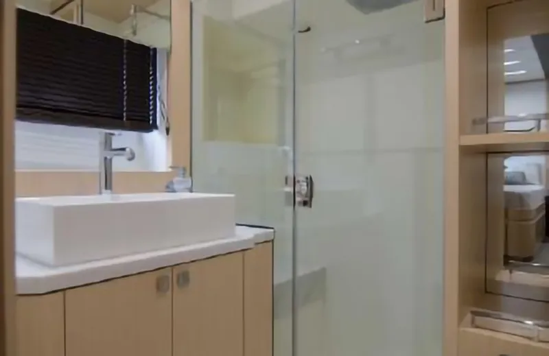 Slide: The Image of Sunseeker Predator 2018 - 1563396