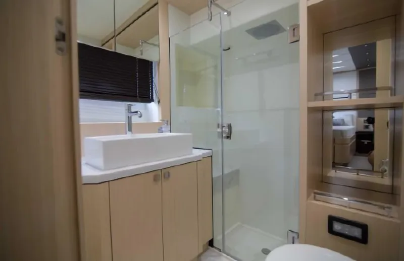 Slide: The Image of Sunseeker Predator 2018 - 1563397