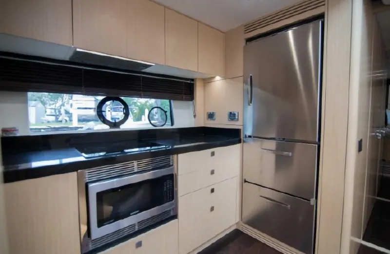 Slide: The Image of Sunseeker Predator 2018 - 1563400