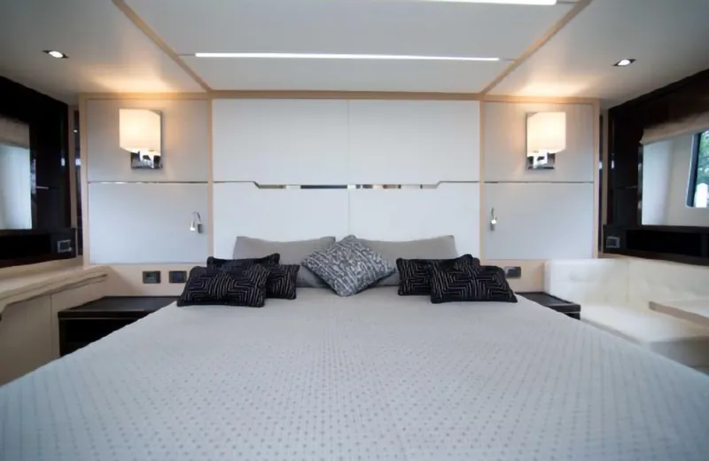 Slide: The Image of Sunseeker Predator 2018 - 1563407