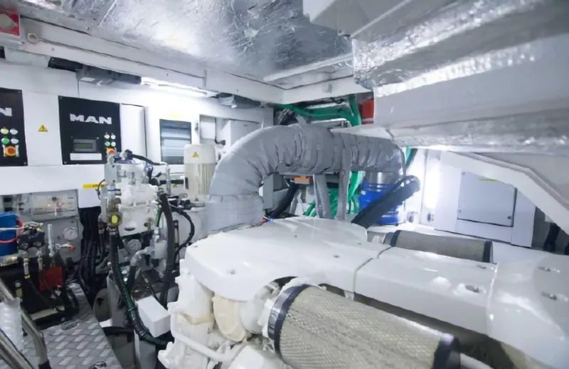 Slide: The Image of Sunseeker Predator 2018 - 1563418