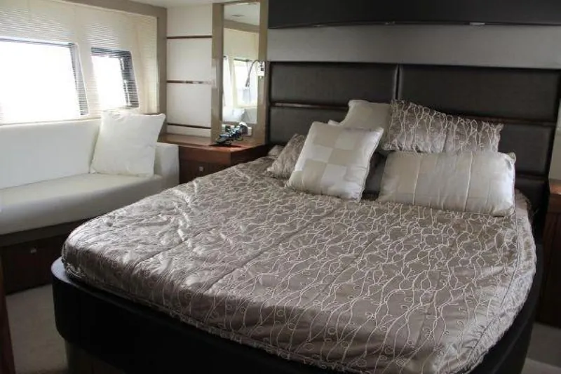 Slide: The Image of Sunseeker Predator 2012 - 1280101