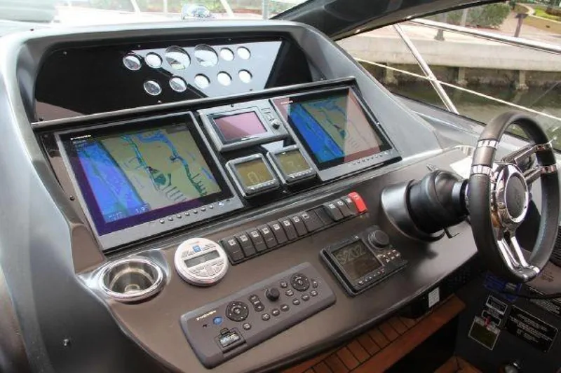 Slide: The Image of Sunseeker Predator 2012 - 1280091